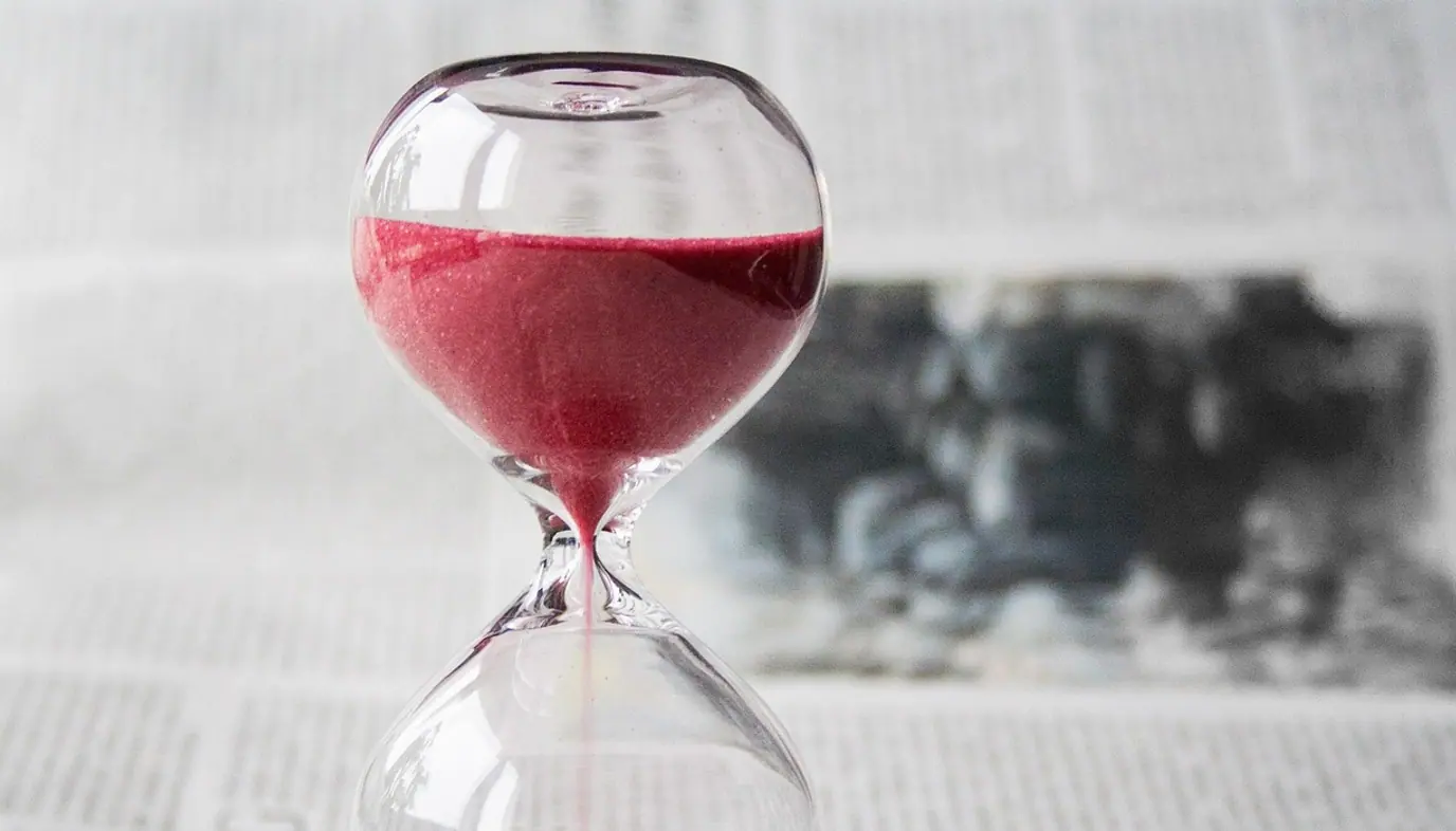 Hourglass, time and hours